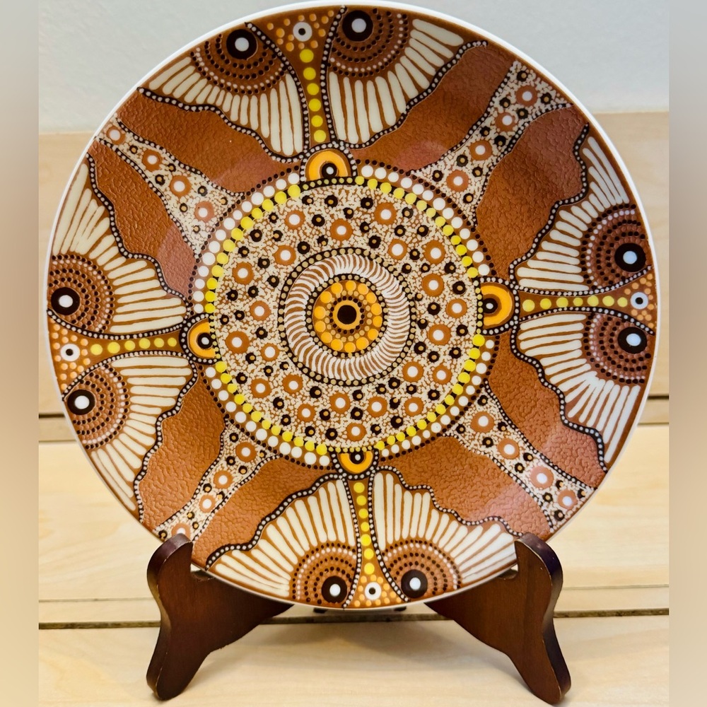 Keringke Arts Serena Hayes Kemarre Butterfly Plate - Aboriginal Art